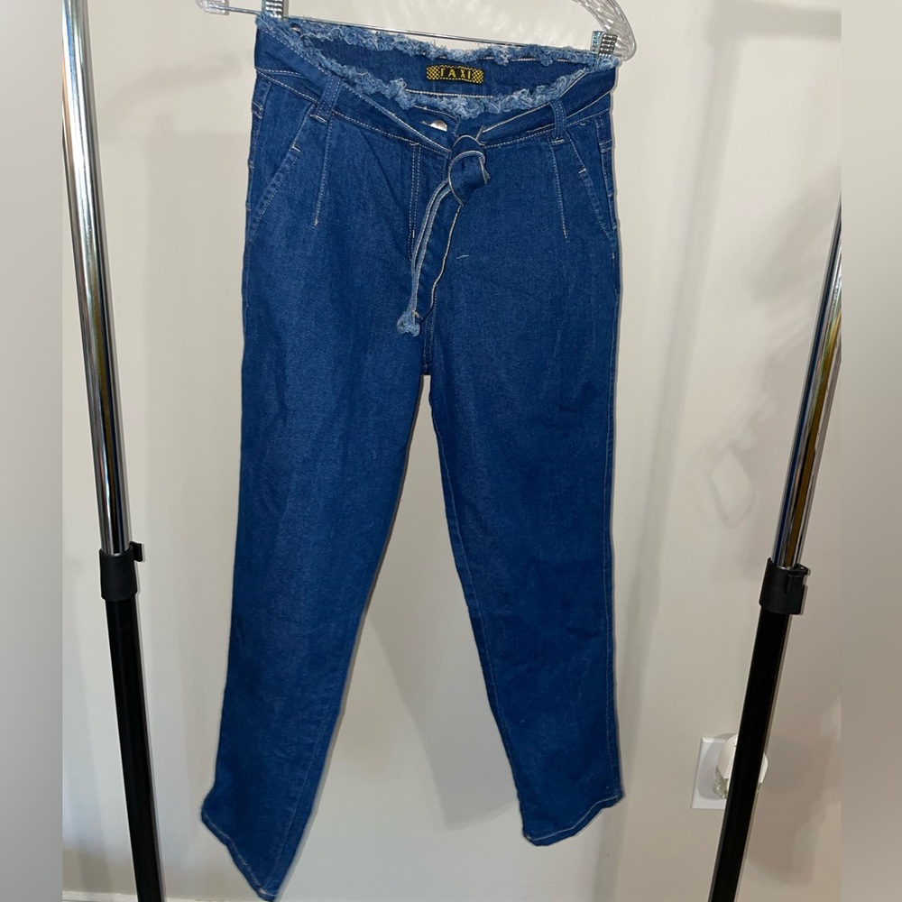 Stretchy Jeans with tie belt
